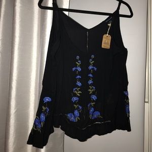 New black open shoulder top 💠